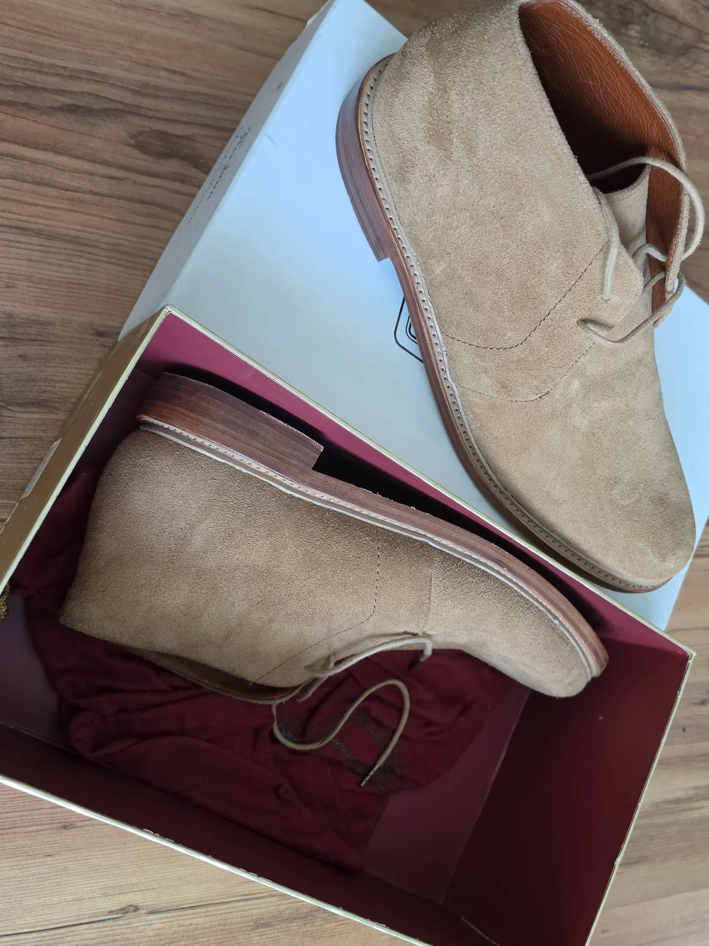 Florsheim Men's Suede Chukka Boots in Light Brown